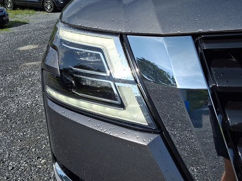 Used 2024 Nissan Armada Platinum w/ Captain's Chairs Package AWD/4WD image 11