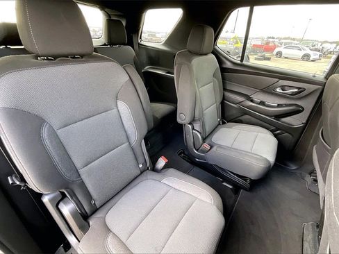 Used 2022 Chevrolet Traverse LT image 22
