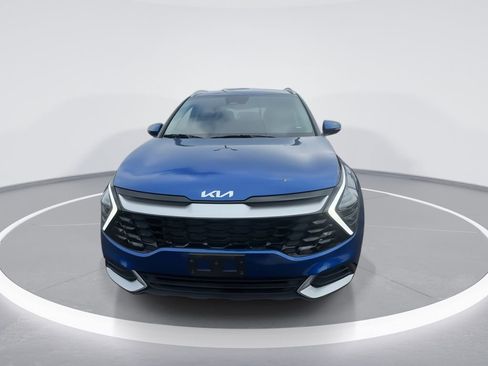 Used 2024 Kia Sportage EX image 3