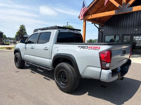 Used 2019 Toyota Tacoma TRD Off-Road AWD/4WD image 6