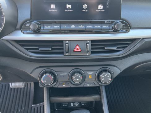 Used 2020 Kia Forte LXS FWD image 22