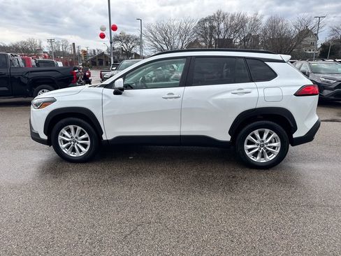 Used 2023 Toyota Corolla Cross LE w/ Moonroof Package image 4