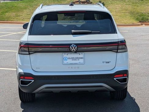 New 2026 Volkswagen Taos SE FWD image 5