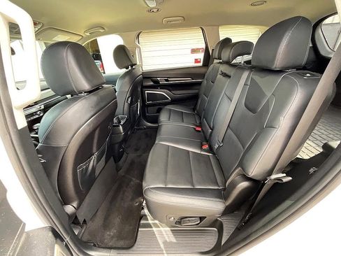 Used 2023 Kia Telluride LX image 30