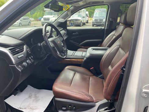 Used 2020 Chevrolet Suburban Premier w/ Premier Plus Edition image 9