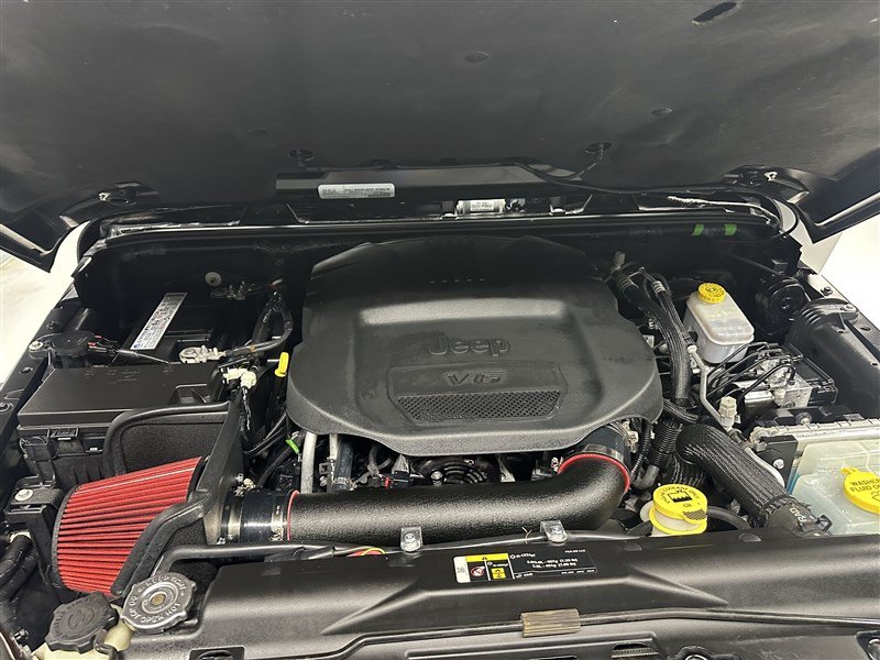 Used 2018 Jeep Wrangler Sahara w/ Connectivity Group AWD/4WD image 21