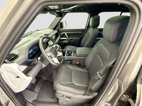 Used 2024 Land Rover Defender 110 X-Dynamic SE AWD/4WD image 18