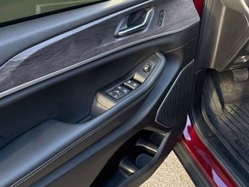 Used 2025 Jeep Grand Cherokee Limited w/ Black Appearance Package image 13