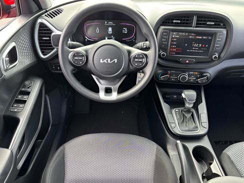 Used 2023 Kia Soul LX image 14