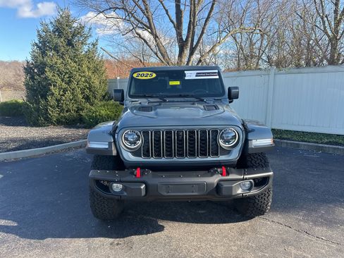 Used 2025 Jeep Wrangler Rubicon image 2