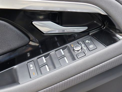 Used 2020 Land Rover Range Rover Evoque S image 24