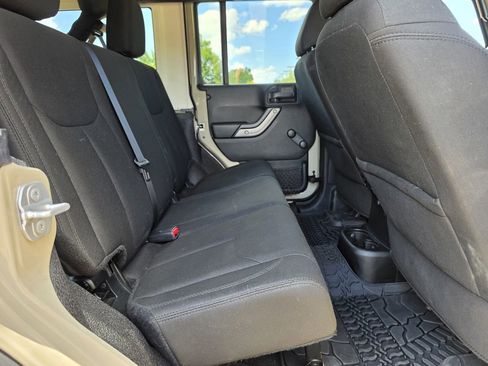 Used 2018 Jeep Wrangler Unlimited Sport w/ Connectivity Group AWD/4WD image 27