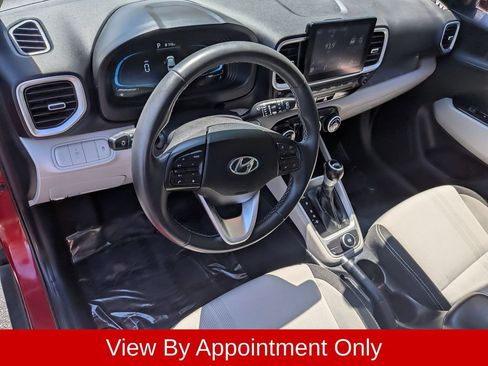 Used 2025 Hyundai Venue SEL FWD image 13