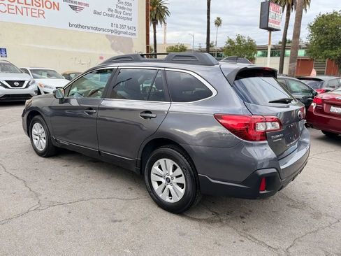 Used 2018 Subaru Outback 2.5i Premium image 12