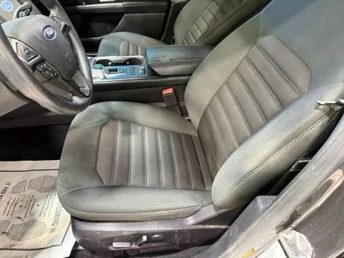 Used 2017 Ford Fusion SE w/ Fusion SE Technology Package FWD image 24