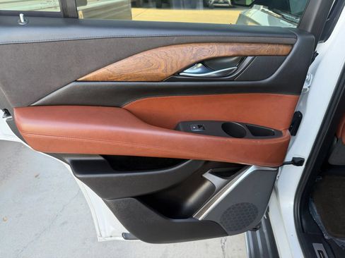 Used 2016 Cadillac Escalade Luxury AWD/4WD image 13