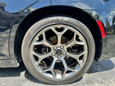 Used 2018 Chrysler 300 S w/ 300S Premium Group RWD image 13