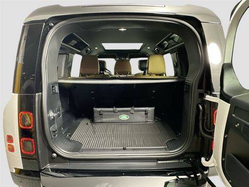 Certified 2026 Land Rover Defender 110 X-Dynamic SE AWD/4WD image 28