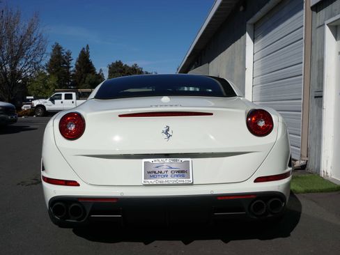 Used 2017 Ferrari California T image 15