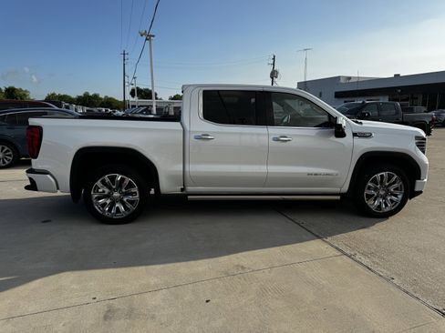 Used 2025 GMC Sierra 1500 Denali AWD/4WD image 7