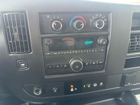 Used 2020 Chevrolet Express 2500 Extended image 15