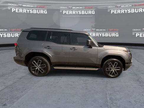 Used 2025 Lexus GX 550 w/ Accessory Package (2T) AWD/4WD image 9