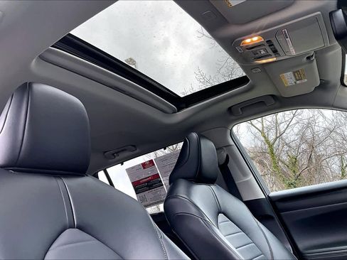 Used 2023 Toyota Highlander XLE image 14