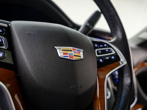 Used 2019 Cadillac Escalade Luxury image 33