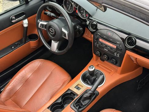 Used 2006 MAZDA MX-5 Miata Grand Touring w/ Premium Pkg image 28