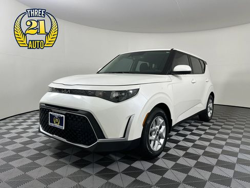 Used 2023 Kia Soul LX w/ LX Technology Package image 1