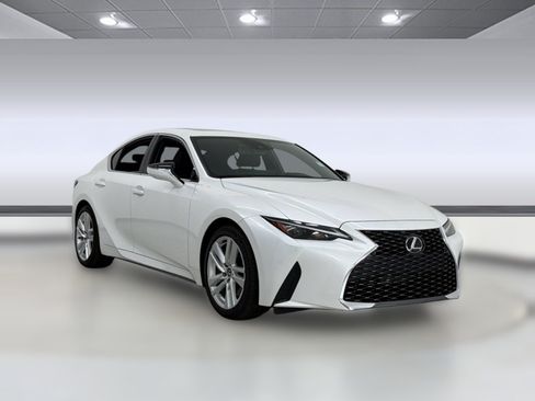 Used 2025 Lexus IS 300 w/ Comfort Package RWD image 7