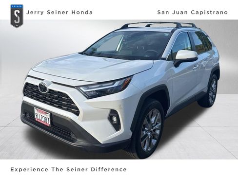 Used 2024 Toyota RAV4 XLE Premium image 1