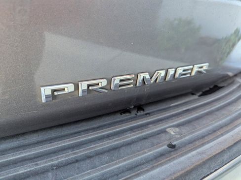Used 2022 Chevrolet Suburban Premier AWD/4WD image 33
