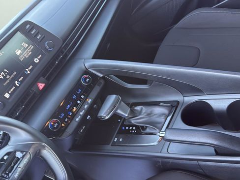 Used 2025 Hyundai Elantra Sport image 21