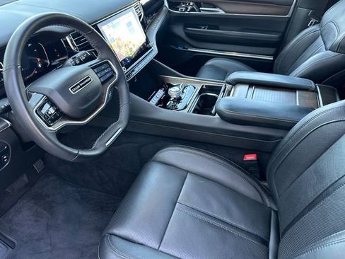 Used 2023 Jeep Grand Wagoneer 4WD w/ Flexible Seating Group image 9