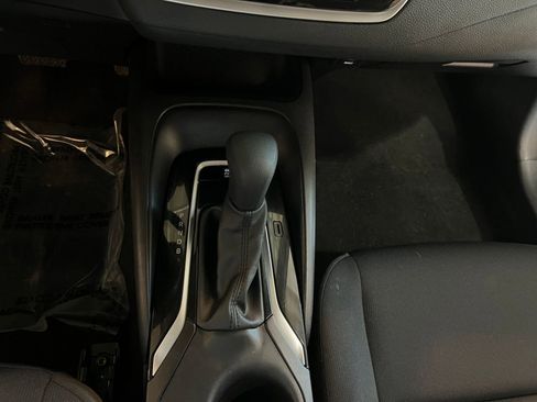 Used 2025 Toyota Corolla LE FWD image 40