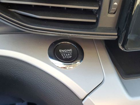 Used 2022 Ford Explorer XLT image 26