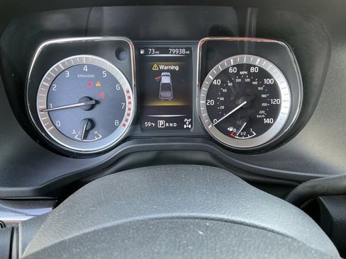 Used 2018 Nissan Titan SV image 31