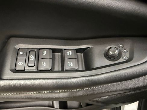 Used 2025 Jeep Grand Cherokee Altitude AWD/4WD image 10