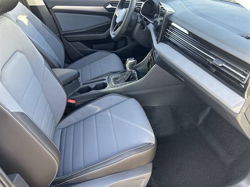 New 2026 Volkswagen Jetta SE FWD image 8
