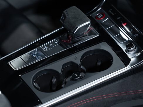 Used 2022 Audi RS 6 4.0T quattro Avant w/ Carbon Optic Package image 60