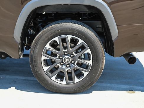 Used 2024 Toyota Tundra Limited AWD/4WD image 11