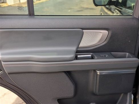 Used 2025 Ford Expedition Active image 25