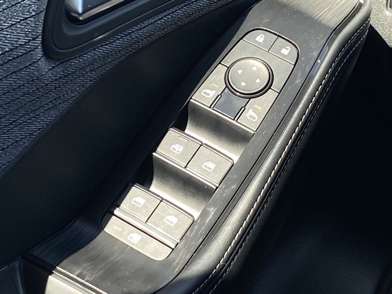 Certified 2023 Nissan Rogue SV FWD image 28
