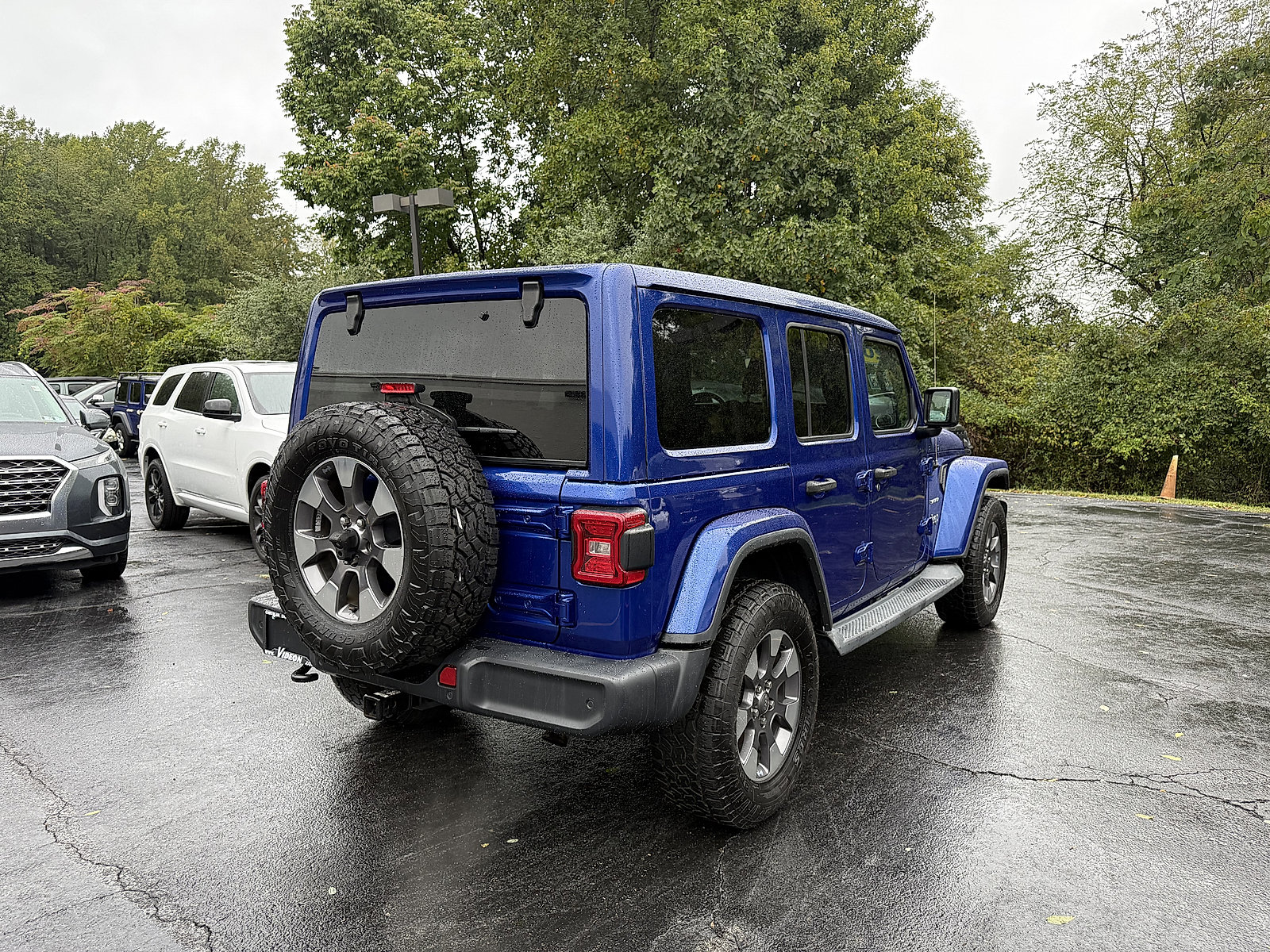 Used 2019 Jeep Wrangler Unlimited Sahara AWD/4WD image 6