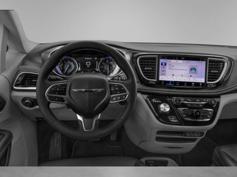 Used 2024 Chrysler Pacifica Touring-L image 4