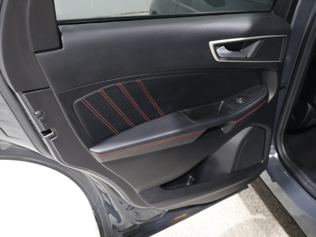 Used 2021 Ford Edge ST-Line w/ Cold Weather Package AWD/4WD image 19