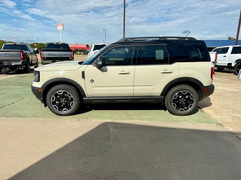 New 2025 Ford Bronco Sport Outer Banks w/ Outer Banks Tech Package+ image 2