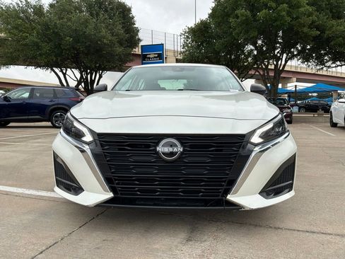 Used 2025 Nissan Altima 2.5 SV FWD image 4