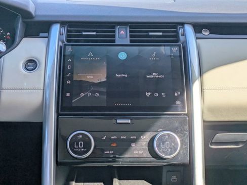 Used 2025 Land Rover Discovery S image 14